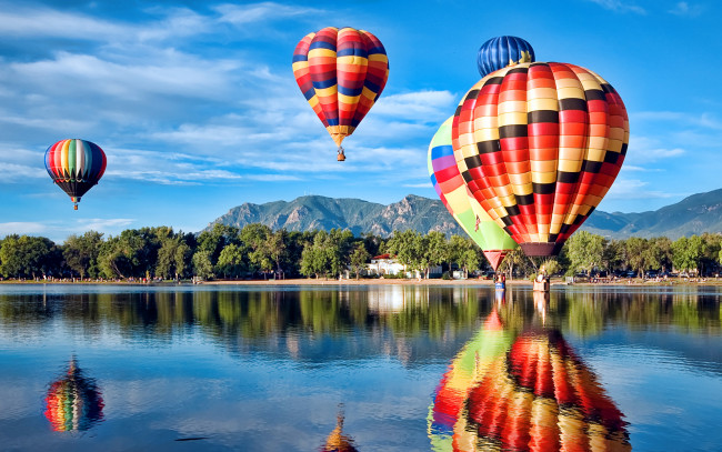 Обои картинки фото авиация, воздушные шары, аэростаты, монгольфьеры, отражение, озеро