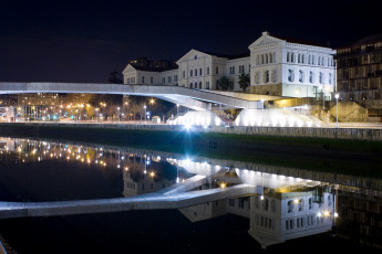 Картинка испания города -+огни+ночного+города водоем отражение набережная здания фонари мост