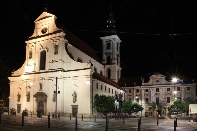 Обои картинки фото Чехия, города, - улицы,  площади,  набережные, здания, дорога, фонари, ночь, скульптура