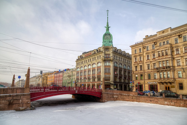 Обои картинки фото с-петербург, города, санкт-петербург,  петергоф , россия, река, лед, мост, здания, машины