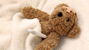 Картинка разное игрушки мишка градусник одеяло болезнь игрушка мягкая