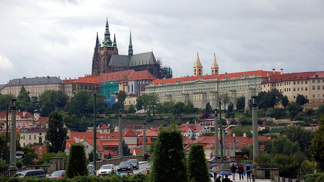 Обои картинки фото города, прага, Чехия, панорама, крыши, собор, святого, витта