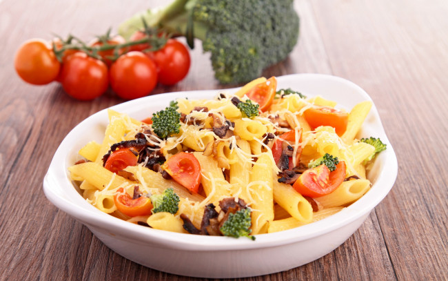 Обои картинки фото еда, макаронные блюда, макароны, vegetables, pasta, tomato, овощи, помидоры