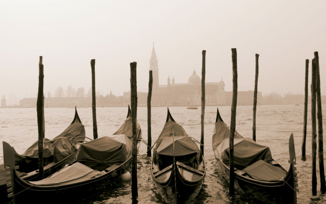 Обои картинки фото корабли, лодки,  шлюпки, venice, italy, city, венеция, италия, город, канал, гондола