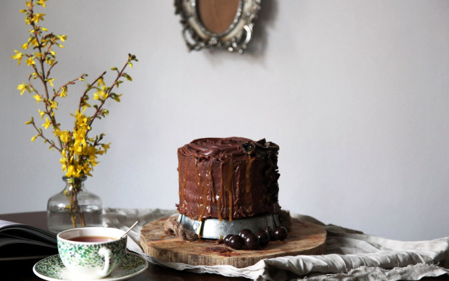 Обои картинки фото еда, торты, цветы, чай, торт, шоколадный, чаепитие