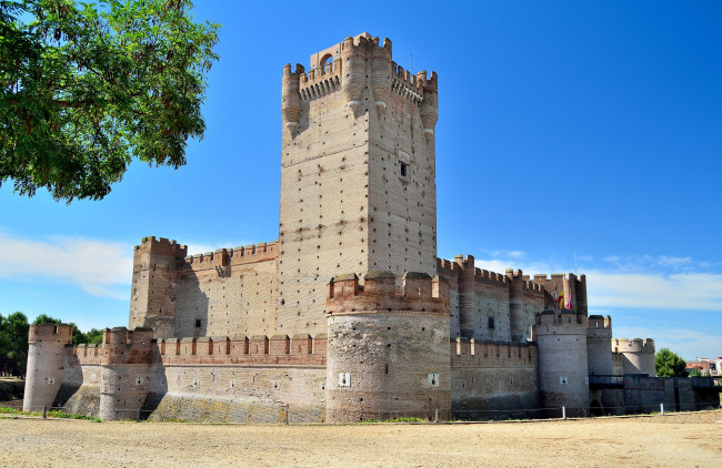 Обои картинки фото castillo de la mota , spain, города, замки испании, простор
