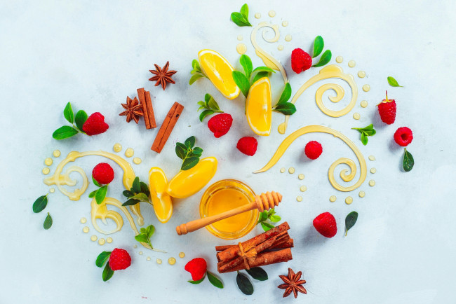 Обои картинки фото натюрморт, еда, мёд,  варенье,  повидло,  джем, лимон, малина, ваниль, корица, узор, листья