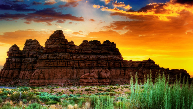 Обои картинки фото beautiful, desert, rock, formation, природа, горы, пустыня, скала, трава, тучи