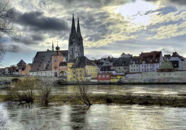 Обои картинки фото германия, бавария, регенсбург, города, сумерки, река, дома