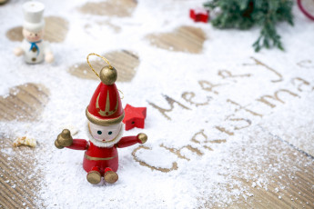 Картинка праздничные украшения christmas merry игрушки сердечки елка праздник снег рождество heart sweets