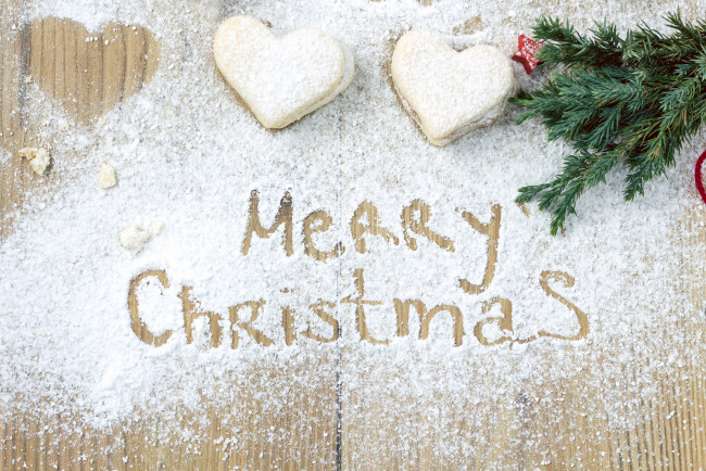 Обои картинки фото праздничные, угощения, праздник, рождество, сердечки, елка, выпечка, heart, cookies, sweets, печенье, снег, сладости, christmas, merry