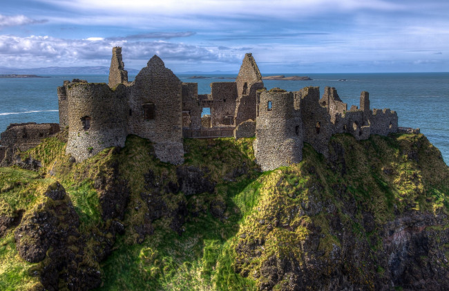 Обои картинки фото dunluce castle - county antrim,  northern ireland, города, замки ирландии, замок, круча, море