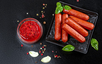 Картинка еда колбасные+изделия соус сосиски перец чеснок базилик