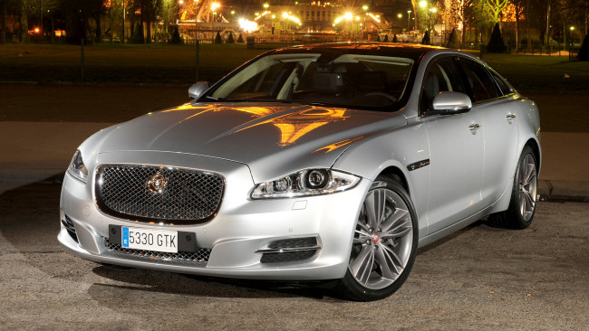 Обои картинки фото jaguar, xj, автомобили, великобритания, класс-люкс, легковые, land, rover, ltd