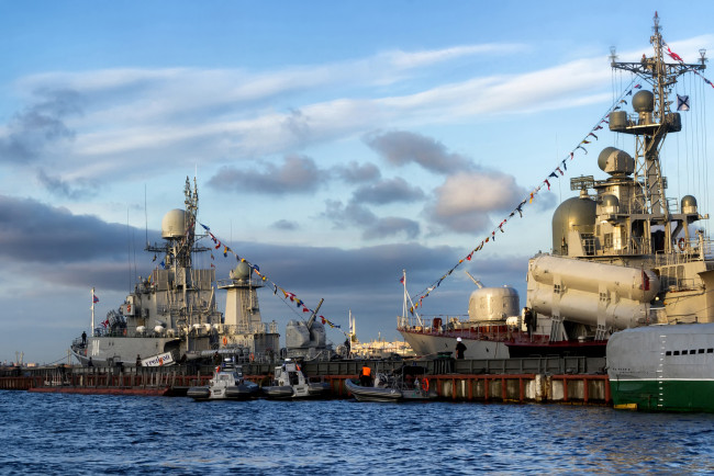 Обои картинки фото вмф россии на реке неве, корабли, разные вместе, река, флот
