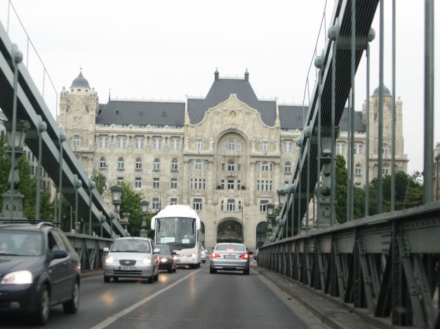 Обои картинки фото будапешт, автор, varvarra, города, венгрия, здание, мост, машины