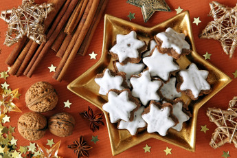 Картинка праздничные угощения звездочки печенье корица орехи бадьян