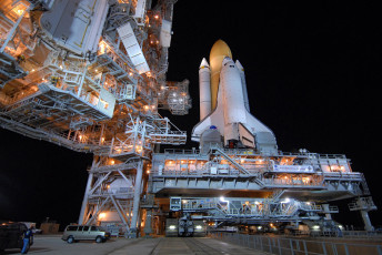 обоя space shuttle discovery, космос, космодромы, стартовые площадки, шаттл