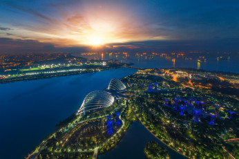 обоя города, сингапур , сингапур, night, ночь, fountains, огни, lights, blue, архитектура, мегаполис, небоскребы