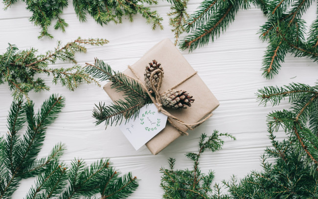 Обои картинки фото праздничные, подарки и коробочки, ветки, ели, fir, tree, merry, decoration, gift, new, year, wood, christmas, рождество, новый, год, подарок, украшения