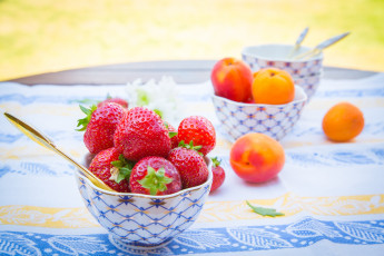 Картинка еда фрукты +ягоды клубника абрикосы