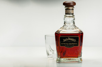 обоя jack daniel’s, бренды, jack daniel`s, бутылка, стакан, виски, алкоголь