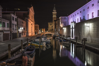 обоя chioggia venezia, корабли, порты ,  причалы, огни, ночь