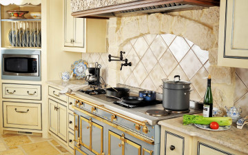 Картинка интерьер кухня плита шкафчики кофеварка
