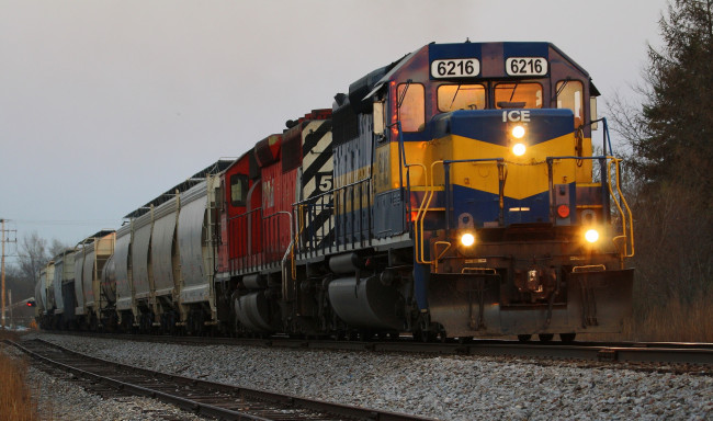 Обои картинки фото техника, поезда, грузовой, состав, локомотивы, рельсы, железная, дорога