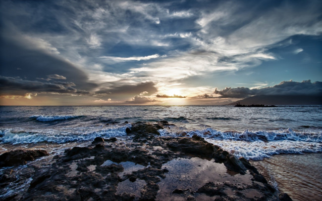 Обои картинки фото природа, восходы, закаты, небо, закат, облака, камни, побережье, море