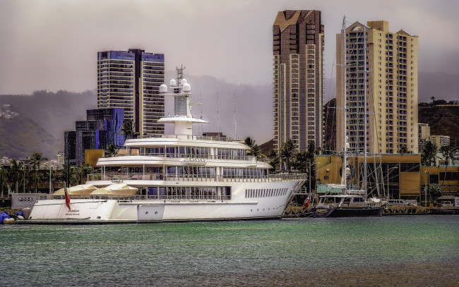 Обои картинки фото superyacht musashi, корабли, Яхты, honolulu, musashi, гонолулу, hawaii, гавайи, причал, яхты, здания, hdr
