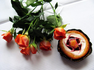 Картинка еда пирожные +кексы +печенье розы клубничный кекс