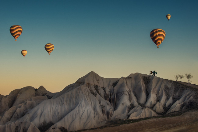 Обои картинки фото авиация, воздушные шары, шар, фон, горы