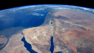 Картинка космос земля сирийская пустыня синай