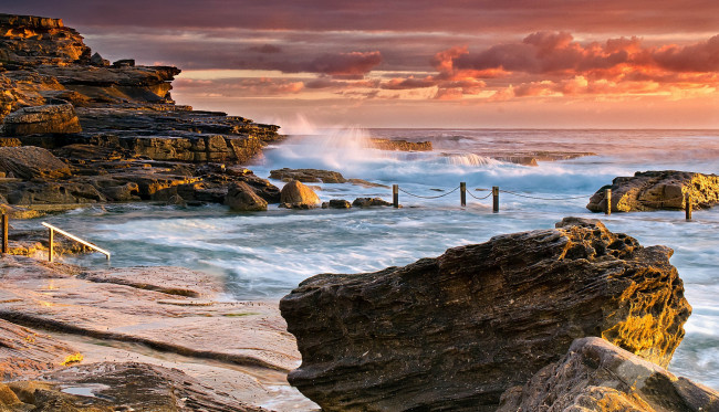Обои картинки фото природа, побережье, тучи, камни, пляж, бухта, скалы, океан
