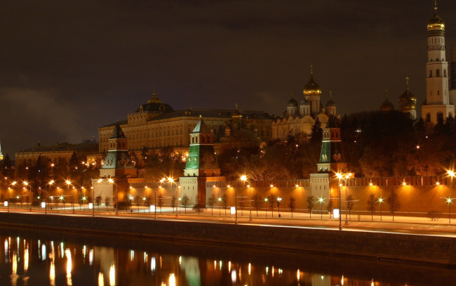 Обои картинки фото города, москва , россия, москва, река, кремль, фонари