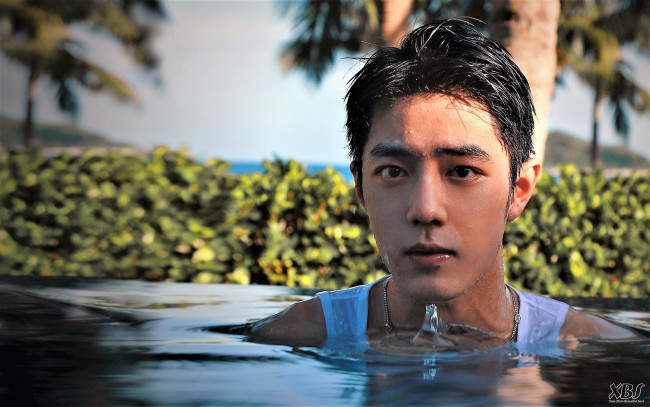 Обои картинки фото мужчины, xiao zhan, лицо, капли, майка, бассейн