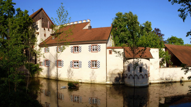 Обои картинки фото germany, castle, beuggen, города, дворцы, замки, крепости, замок, водоем, деревья, лебедь