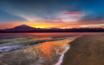 Картинка природа восходы закаты свет горы океан пляж тучи волны