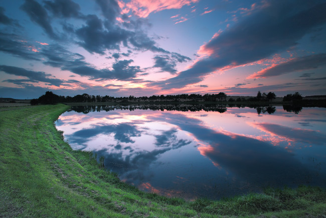 Обои картинки фото природа, реки, озера, облака, отражение, закат, озеро