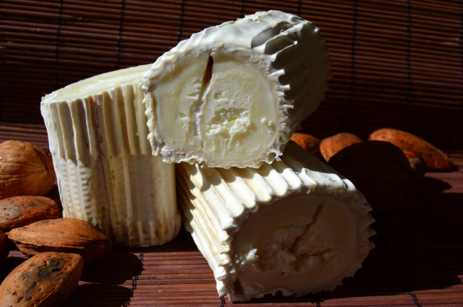 Обои картинки фото rulo de cabra de montbru, еда, сырные изделия, сыр