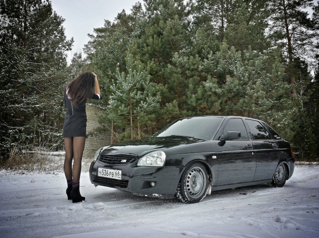 Обои картинки фото лада приора, автомобили, -авто с девушками, лада, приора, ваз, автомобиль, хэтчбек, чёрный, девушка