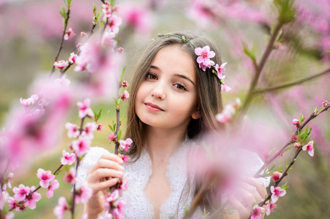 Обои картинки фото разное, дети, девочка, весна, цветение, ветки
