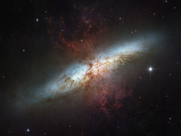 Обои картинки фото m82, галактика, со, сверхгалактическим, ветром, космос, галактики, туманности
