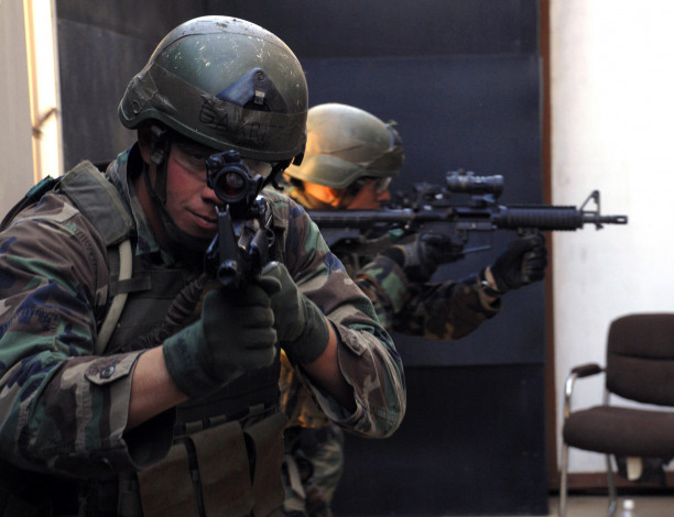 Обои картинки фото оружие, армия, спецназ, автоматы, спецназовцы