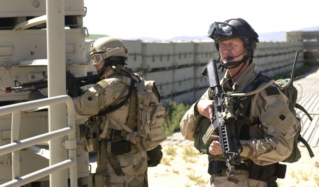Обои картинки фото оружие, армия, спецназ, автоматы, патруль, морпехи