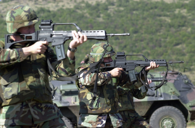Обои картинки фото оружие, армия, спецназ, камуфляж, автоматы, стрелки