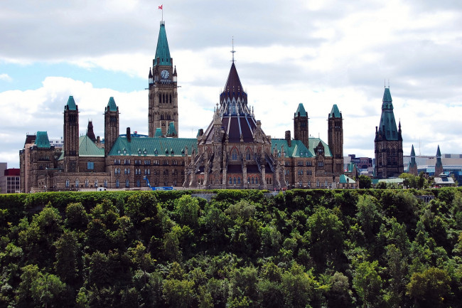 Обои картинки фото города, оттава, канада, деревья, башня, парламент, холм