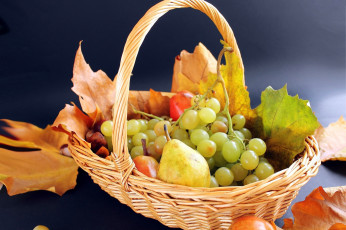 Картинка еда фрукты ягоды виноград груши листья корзинка