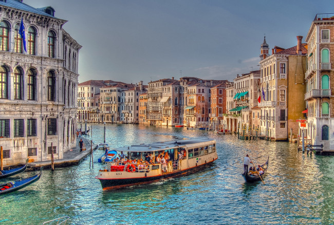 Обои картинки фото города, венеция, италия, катер, туристы, вода, канал